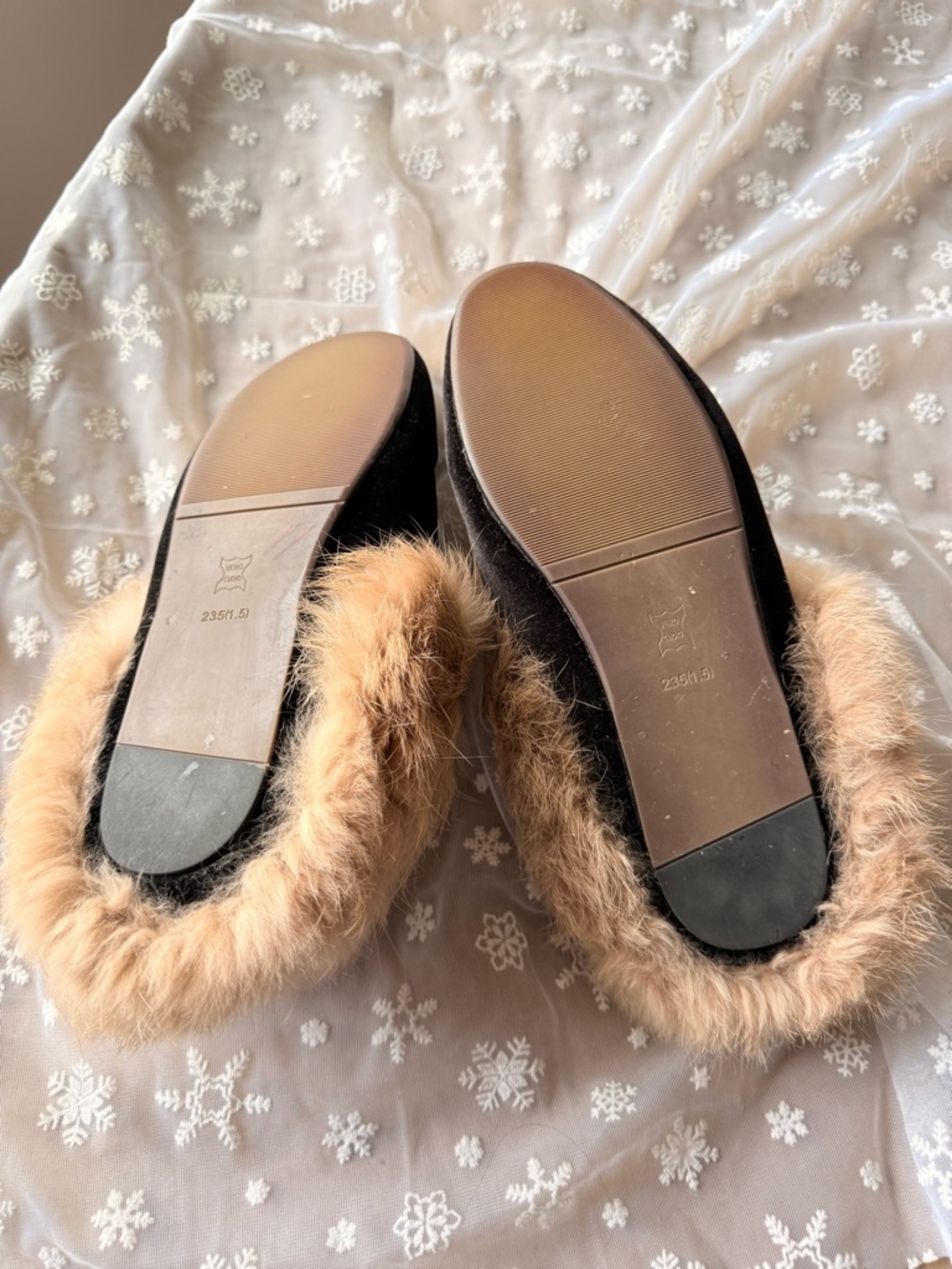 Black Velvet Horsebit Mule Slippers Faux Fur Lined Cozy Chic Loafers Size 6/7 - Picture 5 of 5